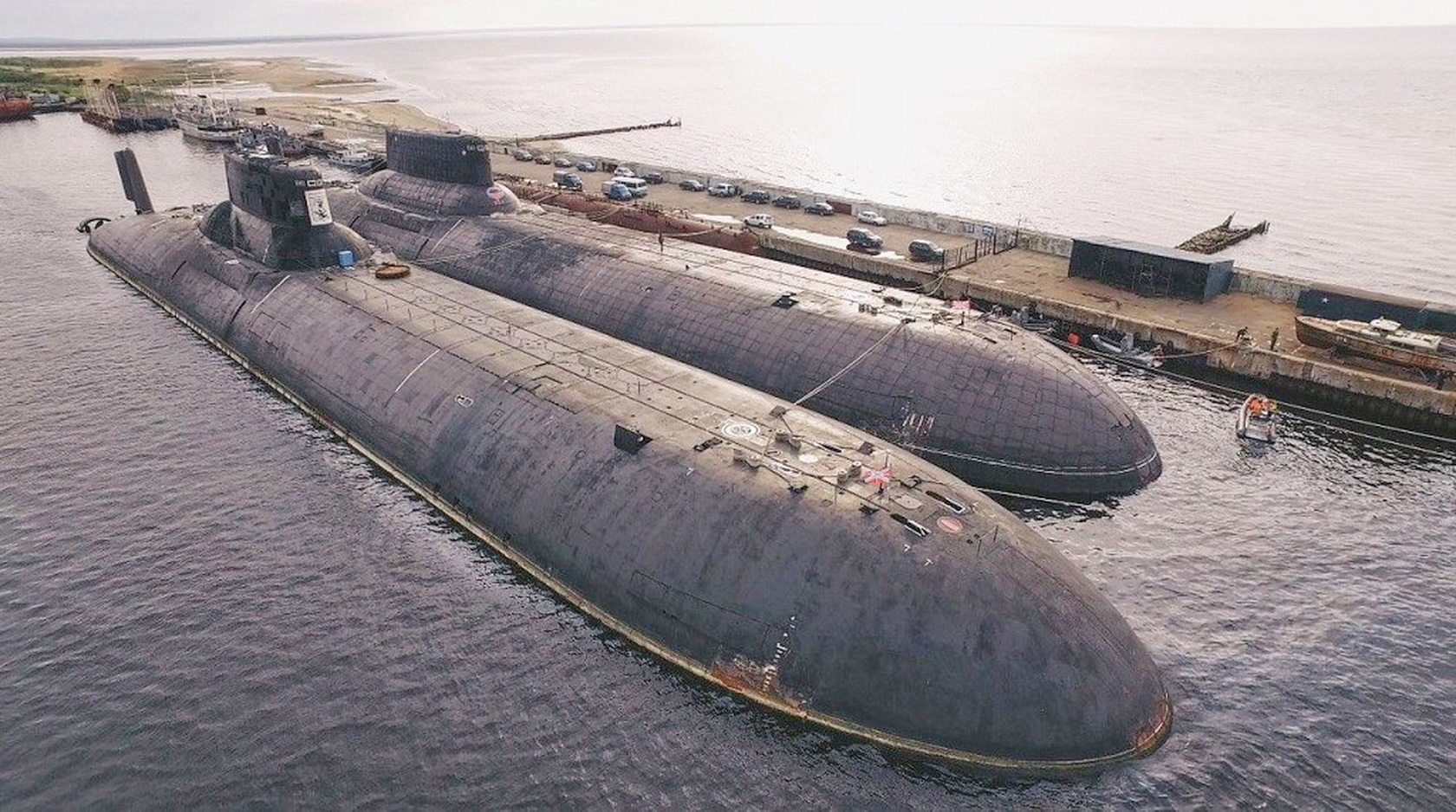 Самый тяжелый атом. Подводные лодки проекта 941 «акула». Лодка акула 941. Атомная подводная лодка акула 941. Российская подлодка проекта 941 «акула».